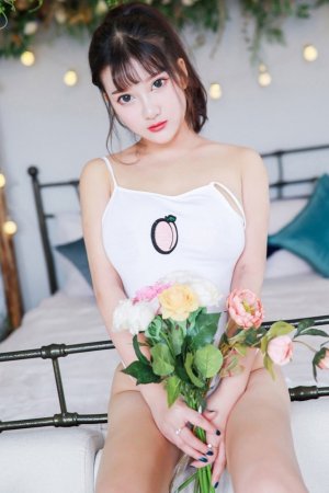 两个女儿和爸爸的搞笑视频