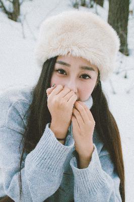 他的巨物撑开她的花缝的导演是谁